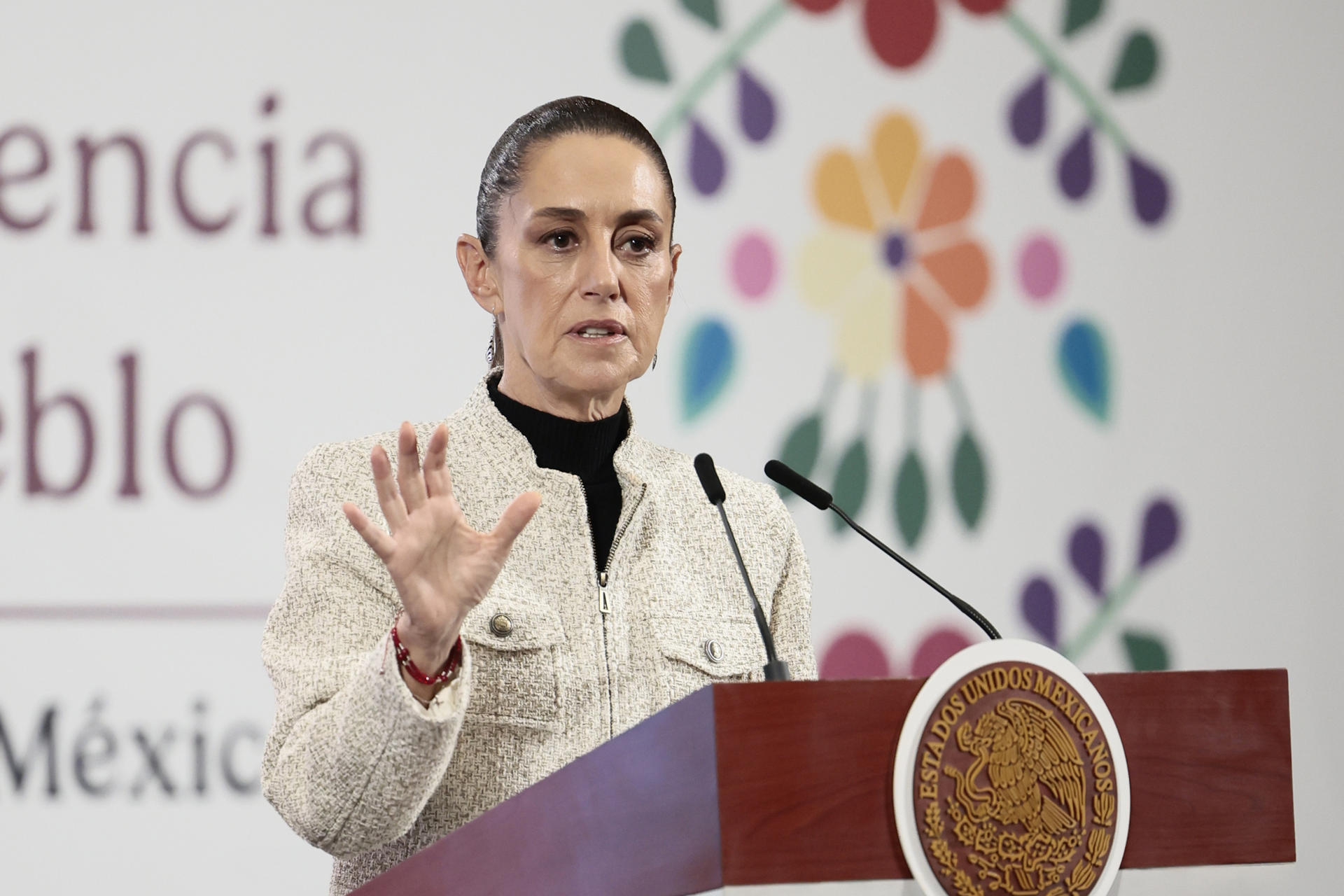 Sheinbaum aclara obligatoriedad de la CURP biométrica y su inicio para tramitarla