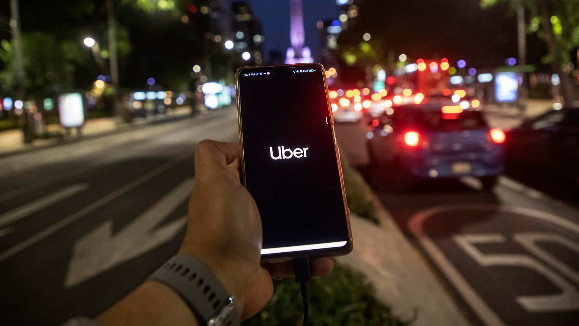 Secretaría del Trabajo critica a Uber por subir tarifas