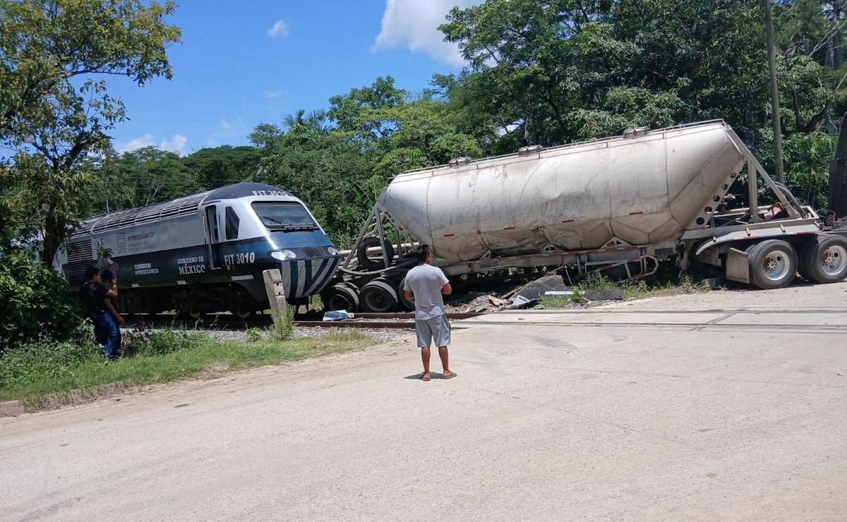 Tren Interoceánico choca con tráiler en Tabasco