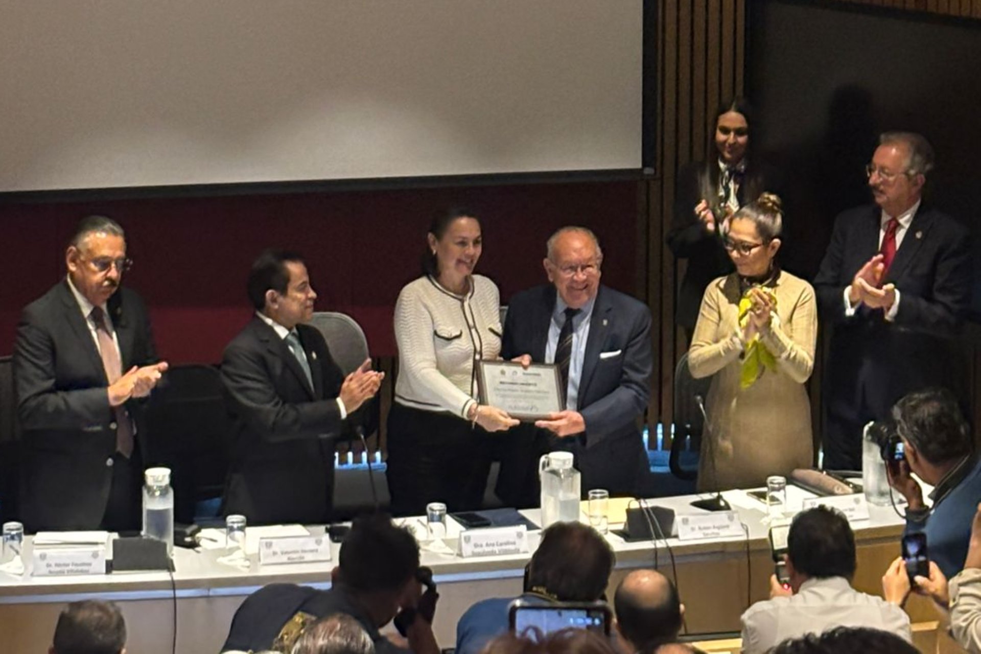 UNAM rinde homenaje a pioneros de los trasplantes de corazón en México