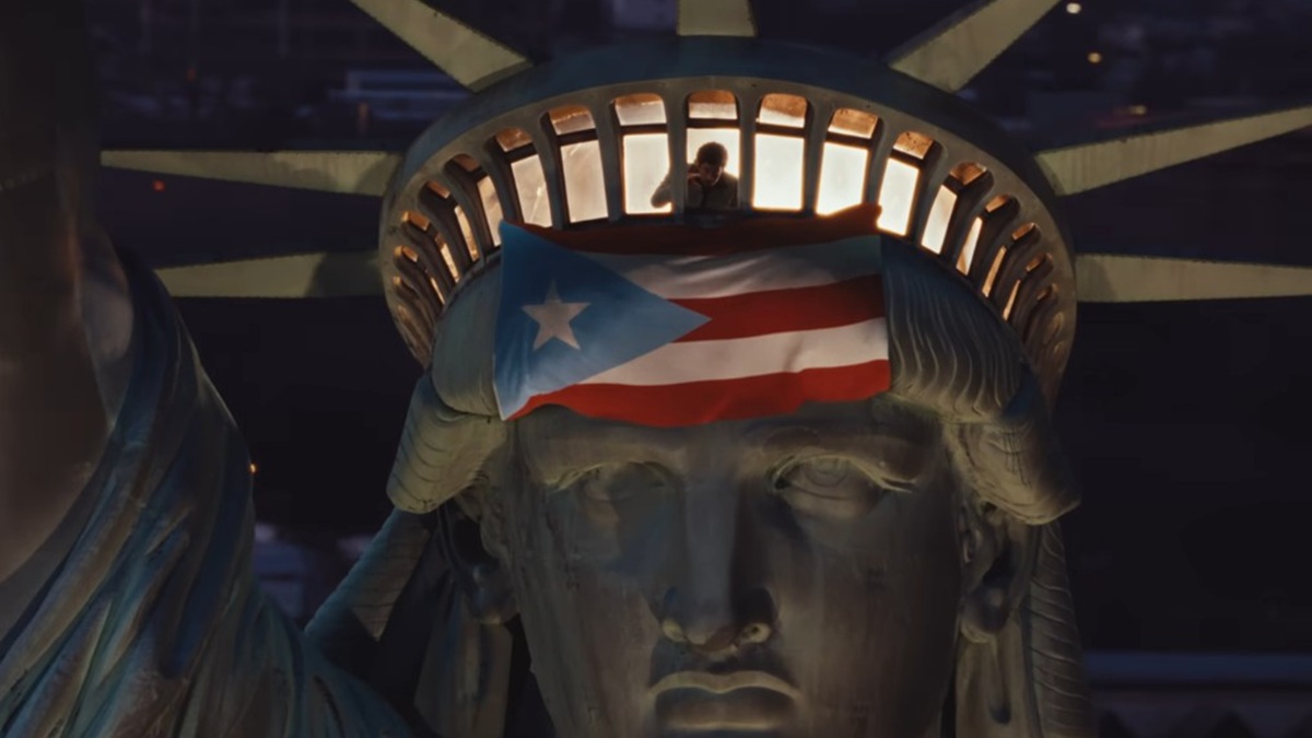 Bad Bunny defiende a los migrantes y llama a la unidad en su video de ‘NUEVAYoL’