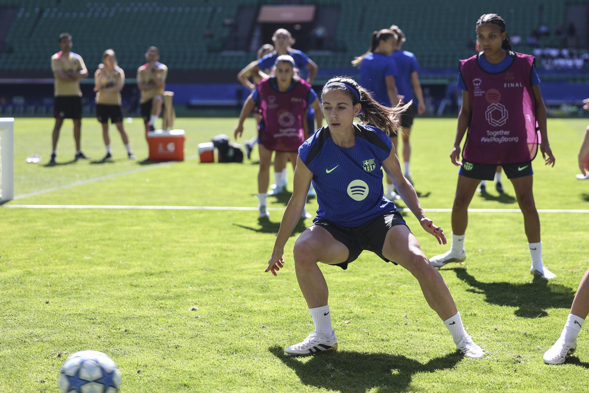 El Barcelona aterriza en México y es recibido por decenas de aficionados El Barcelona aterriza en México y es recibido por decenas de aficionados