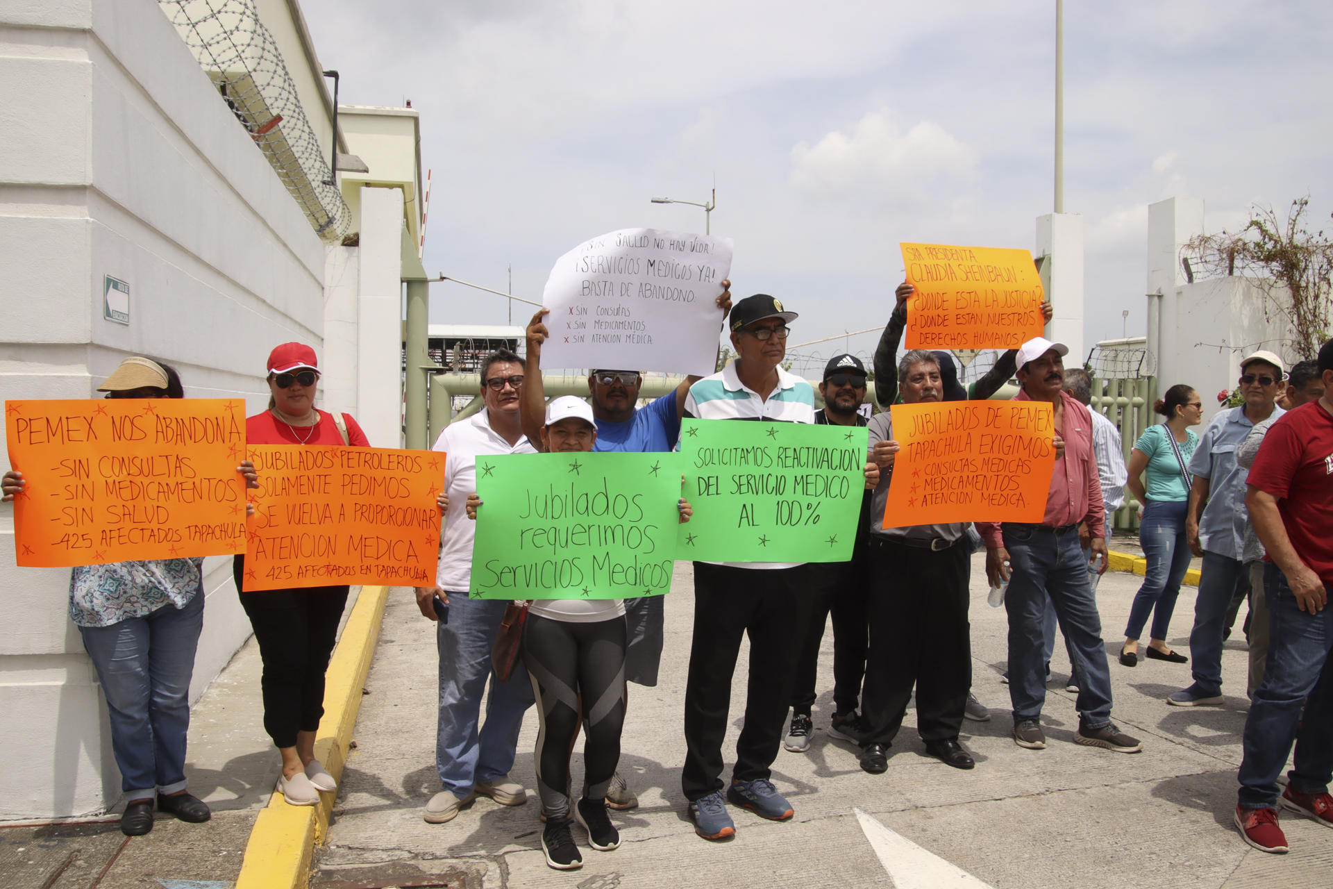 Falta de combustible en Chiapas se agudiza por protestas de jubilados de Pemex