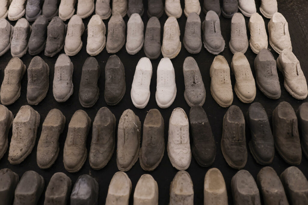 Artista realiza esculturas de las prendas de desaparecidos encontradas en rancho Izaguirre - 37943cf6726989694fd7f11ae13163f3b1d9d463w-1024x683