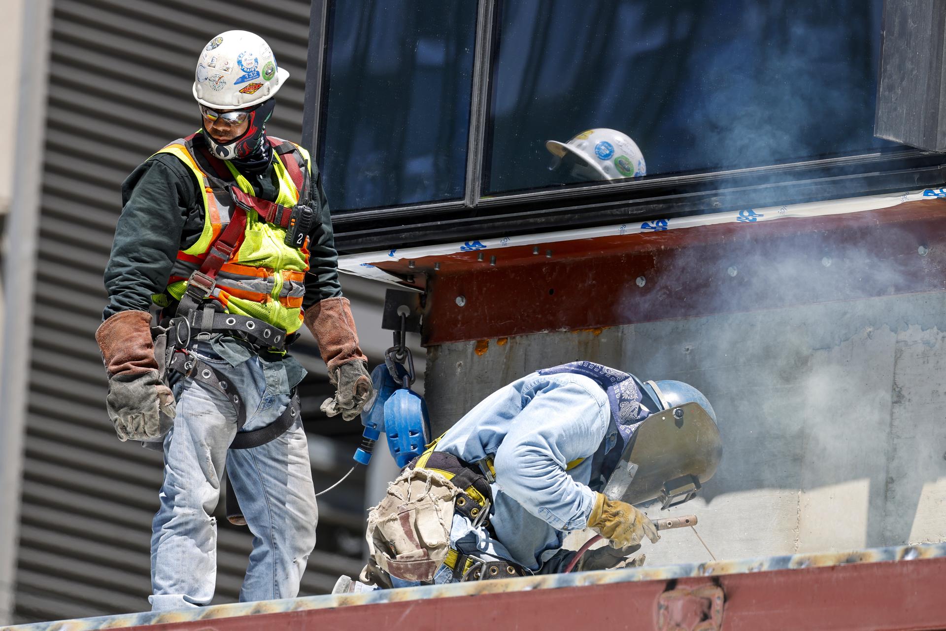 La fuerza laboral de EE.UU. ha perdido 1.2 millones de trabajadores migrantes en 2025
