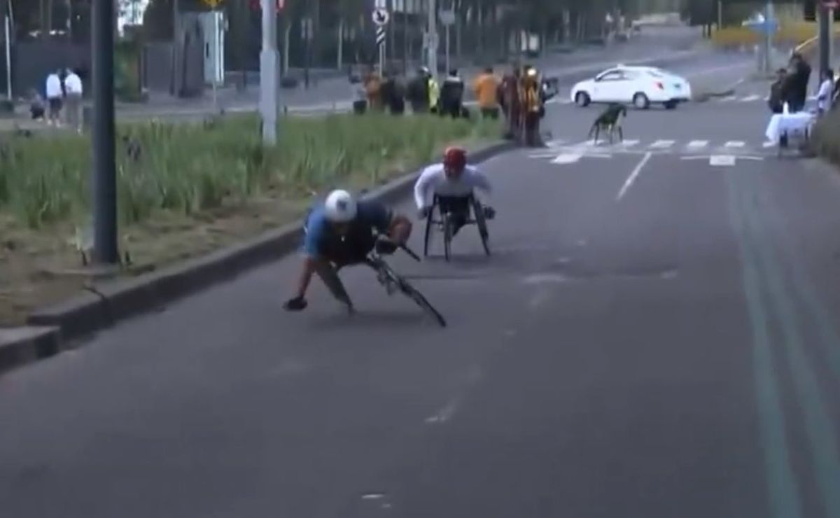 Video: Bache tira a competidores en silla de ruedas durante Maratón CDMX