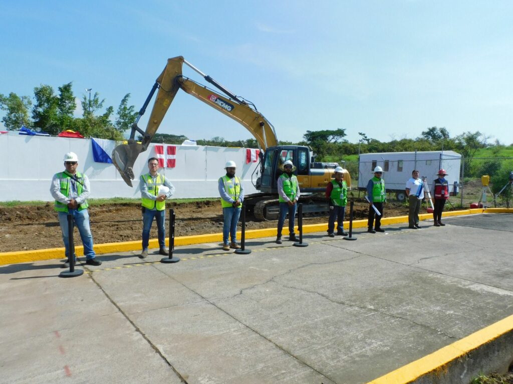 Dan banderazo a obras en el Aeropuerto Nacional de Colima, a cargo de Semar - dan-banderazo-a-obras-en-el-aeropuerto-nacional-de-colima-a-cargo-de-semar-3-1024x768