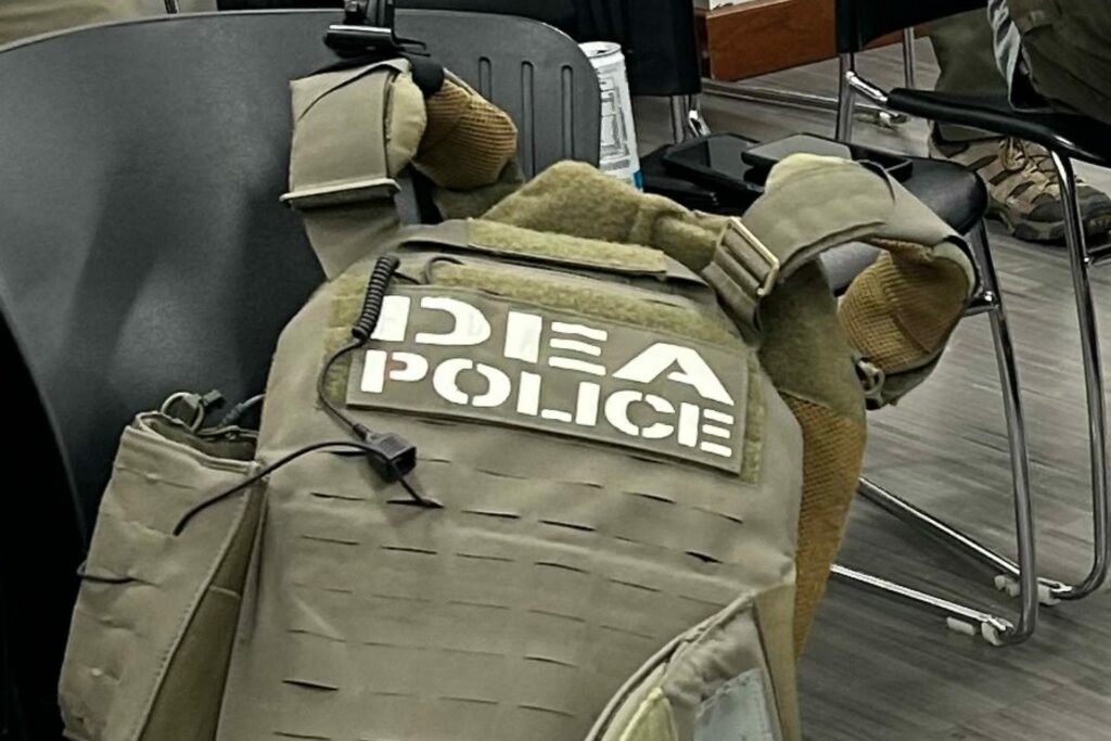 Acusan a exagente de la DEA de lavar dinero para el CJNG