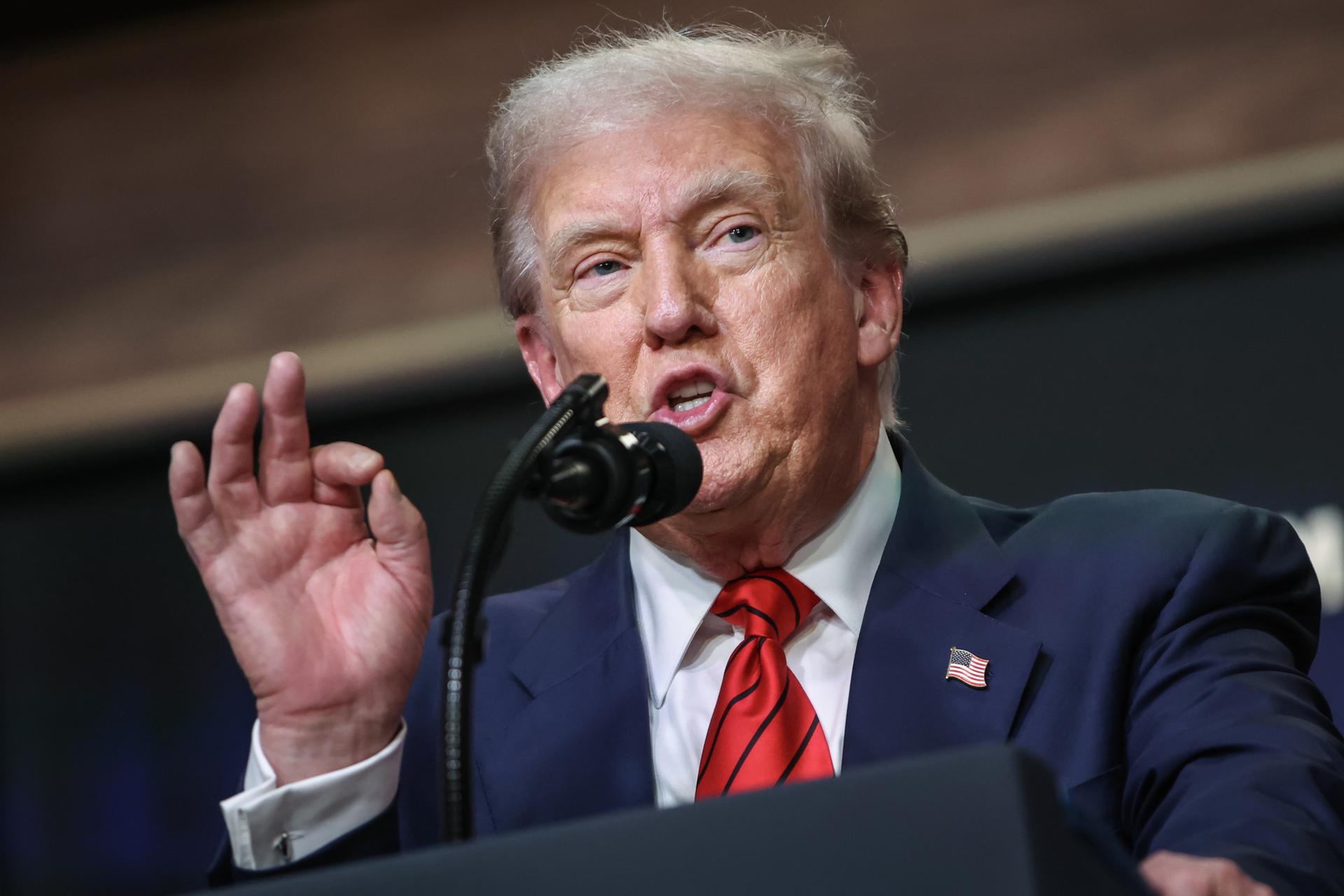 Trump planea aranceles del 100 % a chips y semiconductores