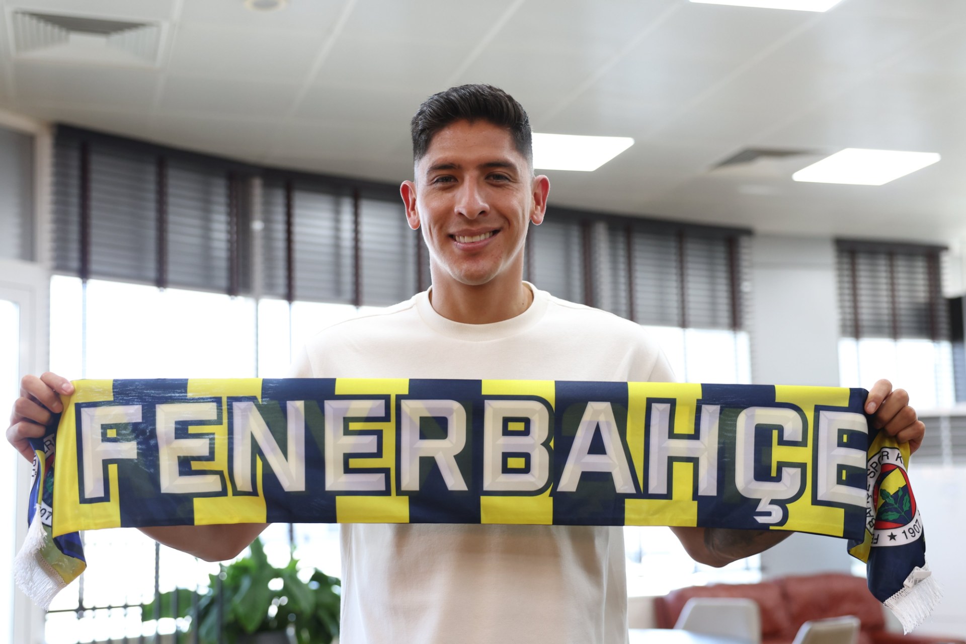 Fenerbahçe turco anuncia principio de acuerdo por el mexicano Edson Álvarez