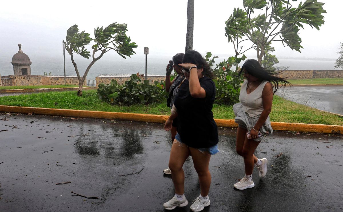 EE.UU. ordena evacuaciones en islas de Carolina del Norte por el huracán ‘Erin’