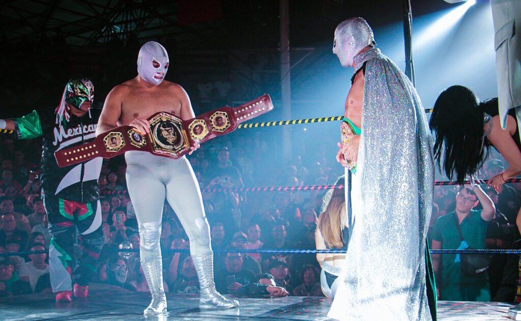 El Hijo del Santo se lleva el triunfo en su pelea de despedida en Tulancingo - el-hijo-del-santo-se-lleva-el-triunfo-en-su-pelea-de-despedida-en-tulancingo-2-1024x631
