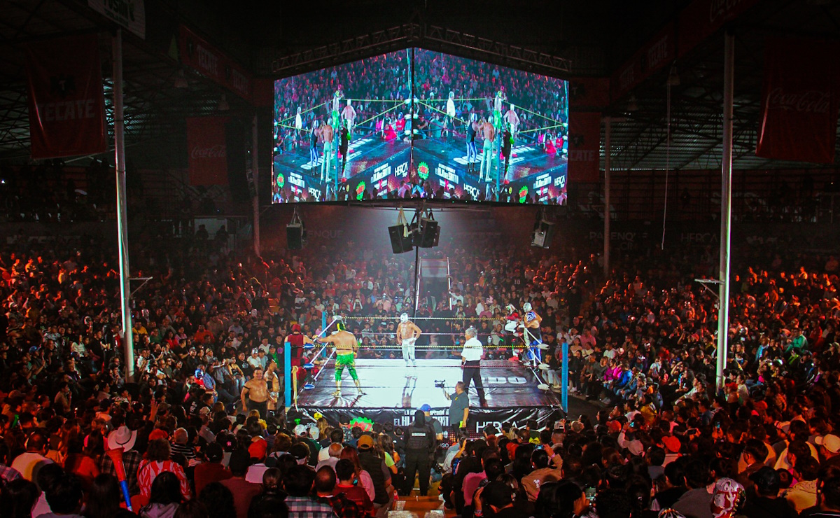 El Hijo del Santo se lleva el triunfo en su pelea de despedida en Tulancingo