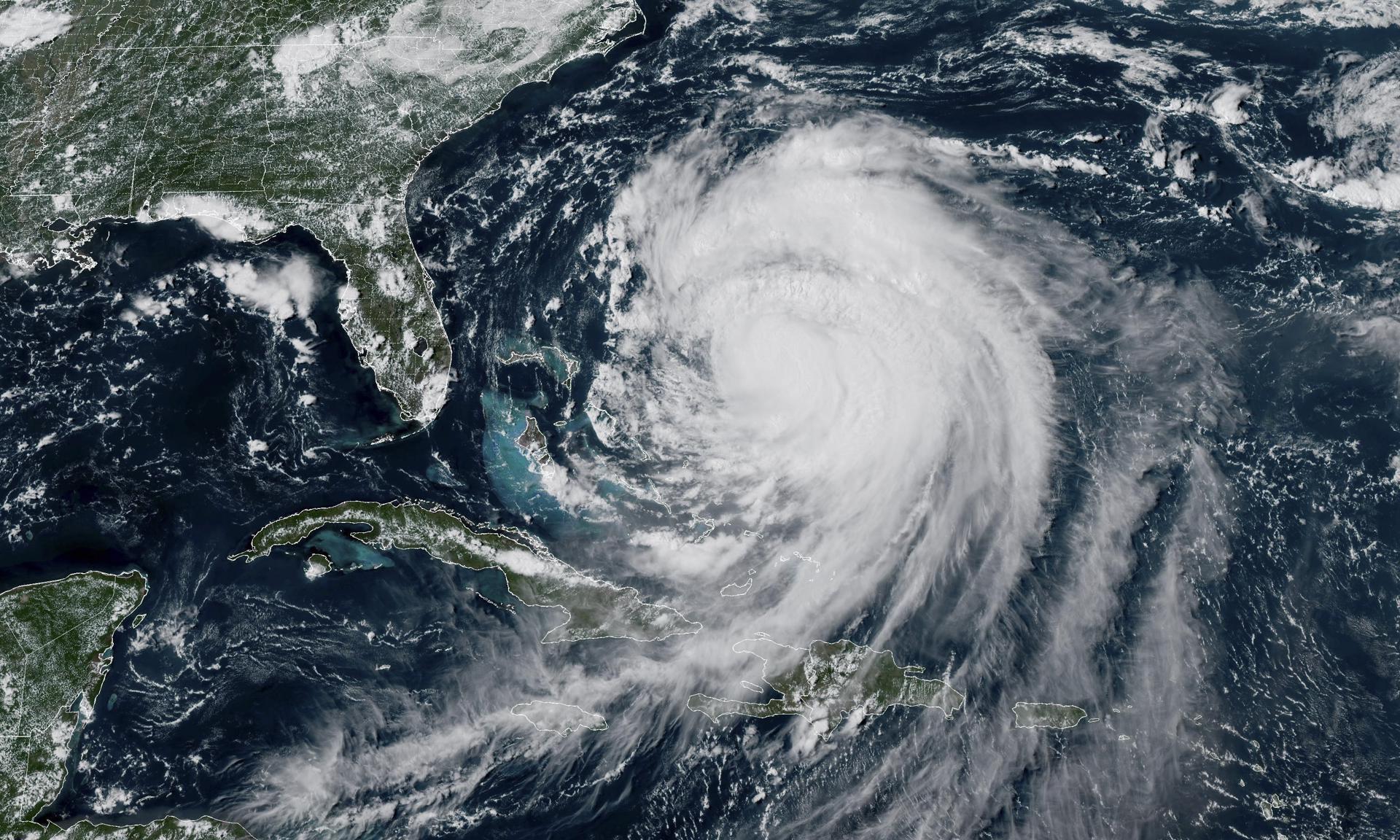 EE.UU. advierte del peligro en casi toda la costa este debido al huracán “Erin” EE.UU. advierte del peligro en casi toda la costa este debido al huracán “Erin”