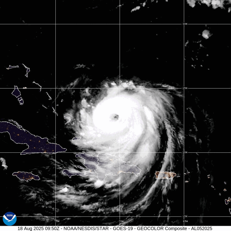 EE.UU. ordena evacuaciones en islas de Carolina del Norte por el huracán 'Erin' - huracan-erin