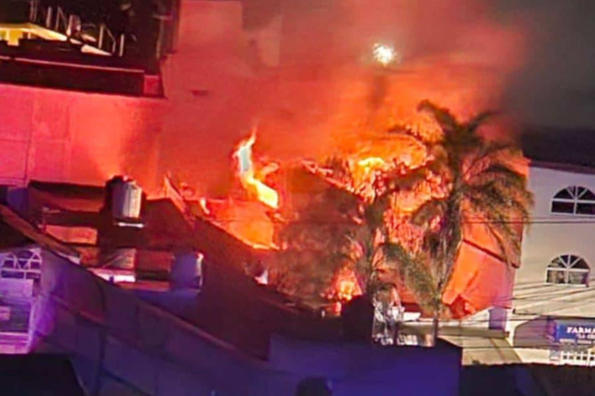 Comando incendia casa de la alcaldesa de Queréndaro, Michoacán