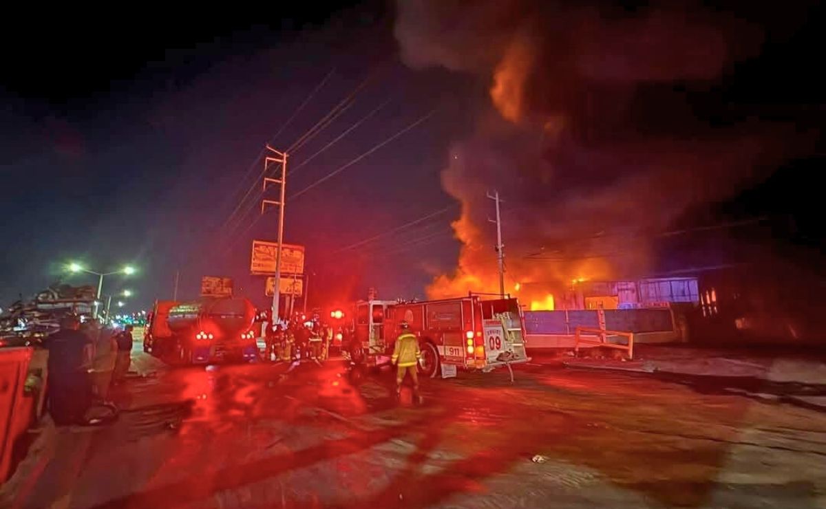 Video: Incendio consume recicladora en Reynosa; cierran carretera a Monterrey Video: Incendio consume recicladora en Reynosa; cierran carretera a Monterrey