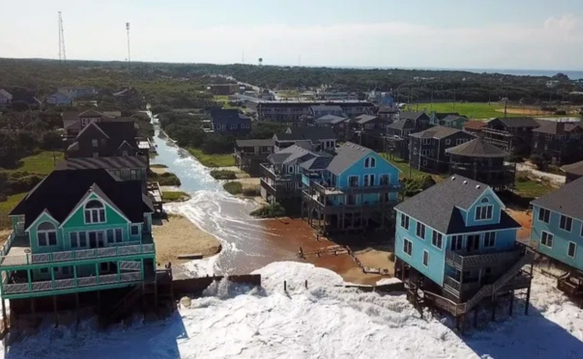 Huracán ‘Erin’ provoca inundaciones costeras en Carolina del Norte Huracán ‘Erin’ provoca inundaciones costeras en Carolina del Norte