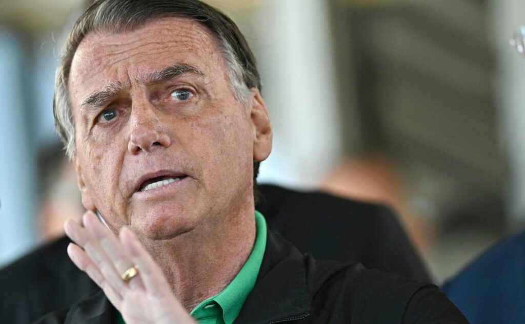 Bolsonaro supera con éxito la cirugía por una hernia inguinal bilateral, según su esposa
