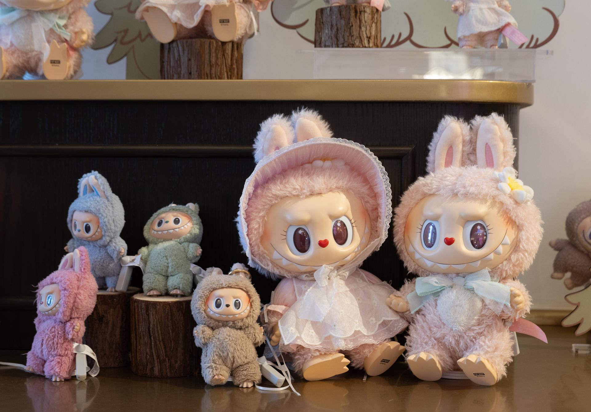 Peluches Labubus: los pequeños elfos que conquistan Hollywood