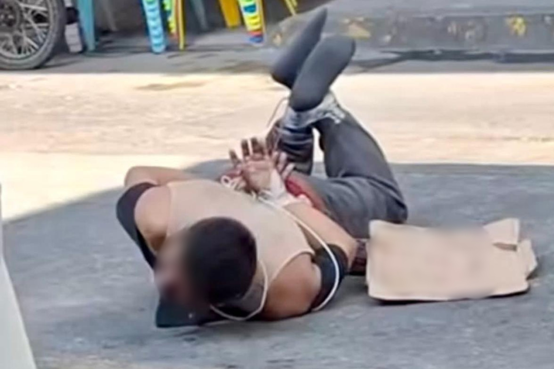 Habitantes de Poza Rica, Veracruz, someten y exhiben a presunto ladrón