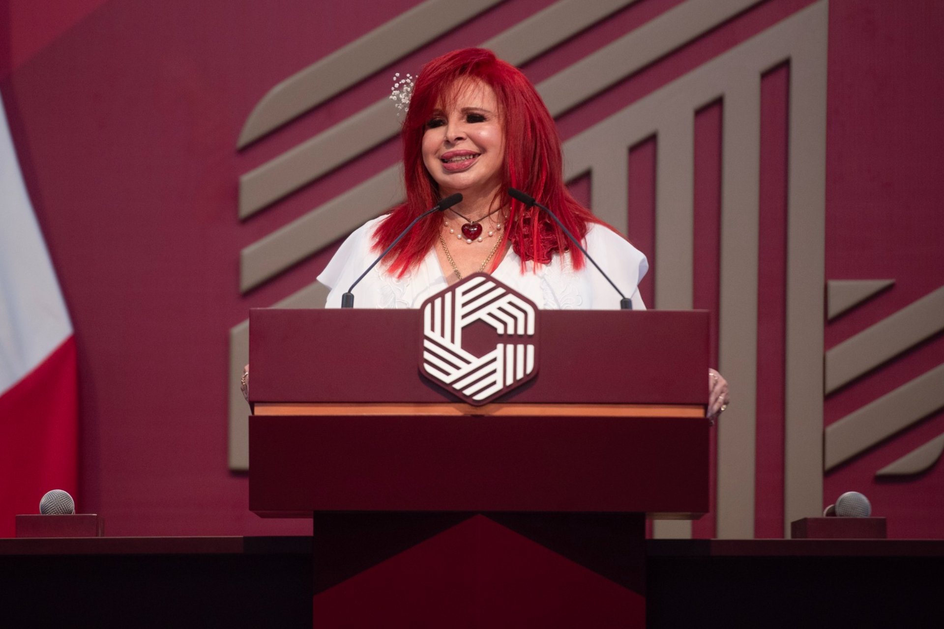 Tribunal Electoral de Campeche ordena a tres periodistas disculparse con la gobernadora Layda Sansores Tribunal Electoral de Campeche ordena a tres periodistas disculparse con la gobernadora Layda Sansores