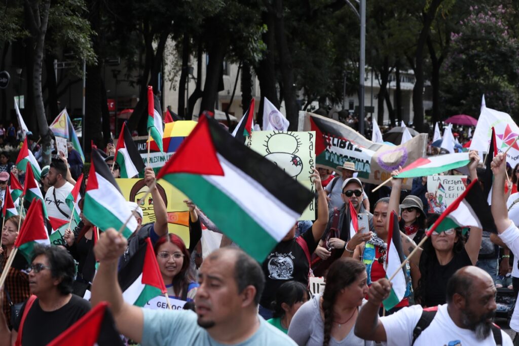 Marchan en CDMX para exigir la entrada de alimentos y medicinas a Gaza - marchan-en-cdmx-para-exigir-la-entrada-de-alimentos-y-medicinas-a-gaza-1024x683
