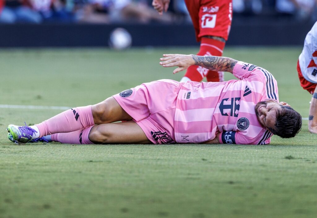 Messi sufre una "lesión muscular menor" en la pierna derecha - messi-sufre-una-lesion-muscular-menor-en-la-pierna-derecha-2-1024x704