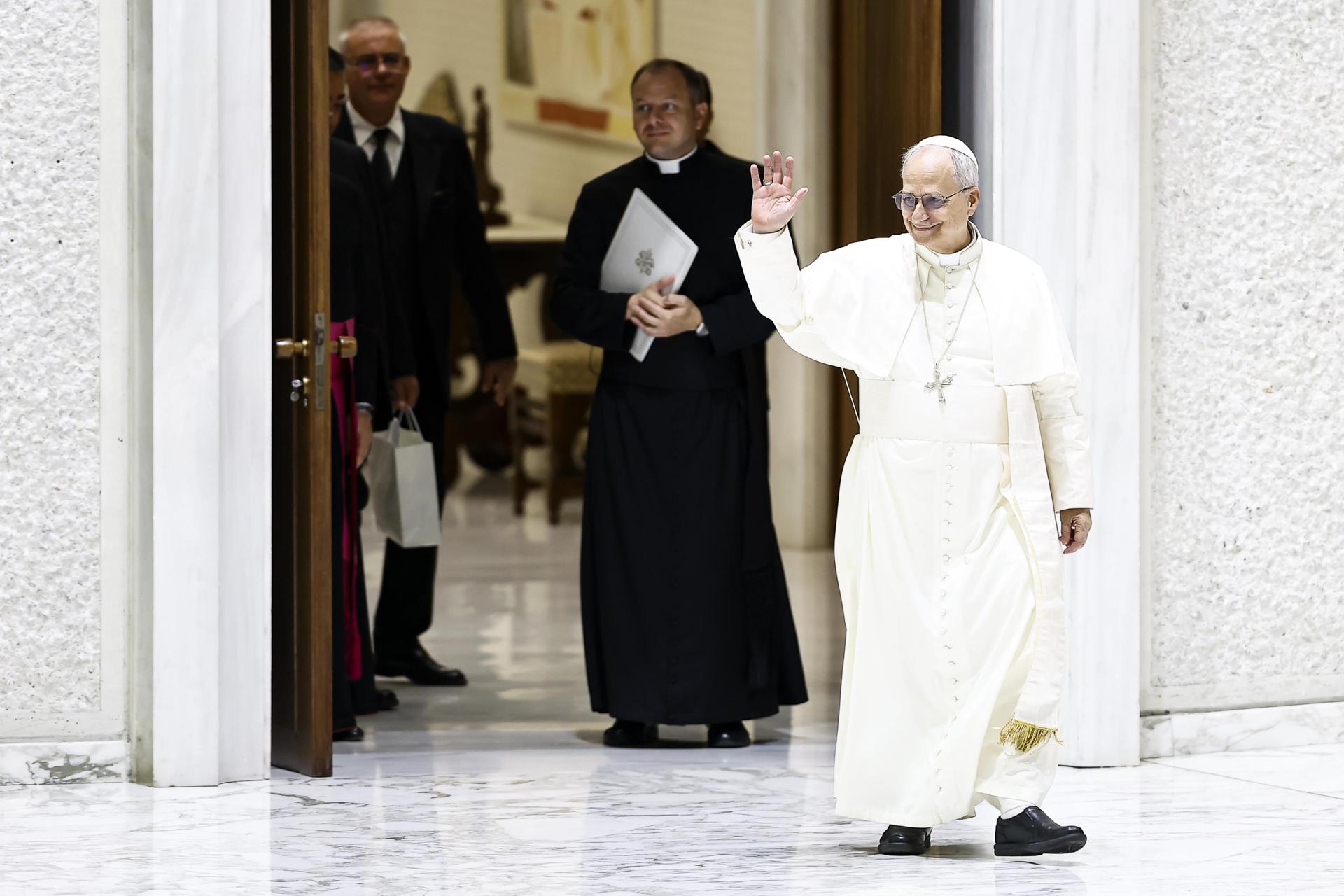 León XIV pide suplicar a Dios para que done paz a todos los pueblos de la Tierra