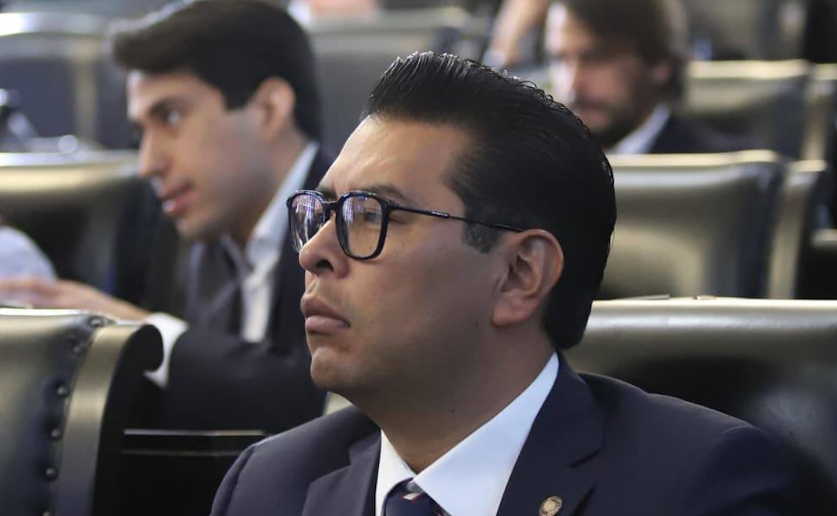 PRI en el Senado se queda con 13 miembros tras renuncia de Néstor Camarillo