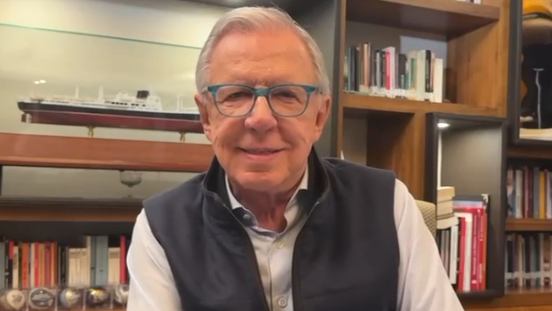 ¡Las noticias! Niega Beatriz Gutiérrez que se haya ido a vivir a España