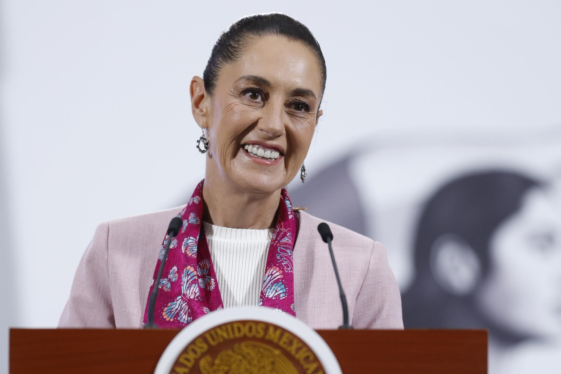 Sheinbaum asegura que Cuarta Transformación va “muy bien” y “está fuerte” Sheinbaum asegura que Cuarta Transformación va “muy bien” y “está fuerte”