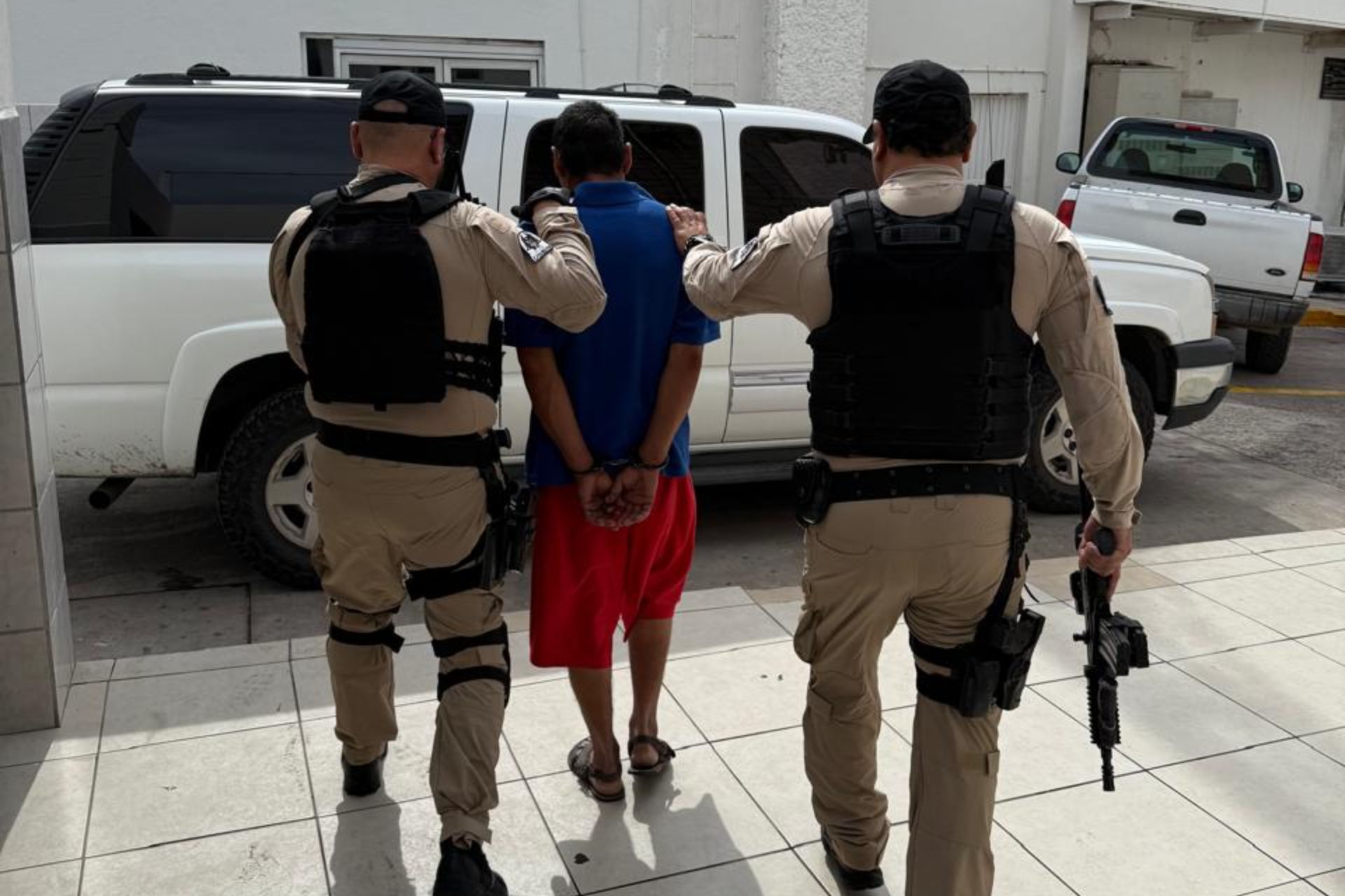 Sinaloa: Aseguran dos mil 300 dosis de droga y detienen a 13 personas