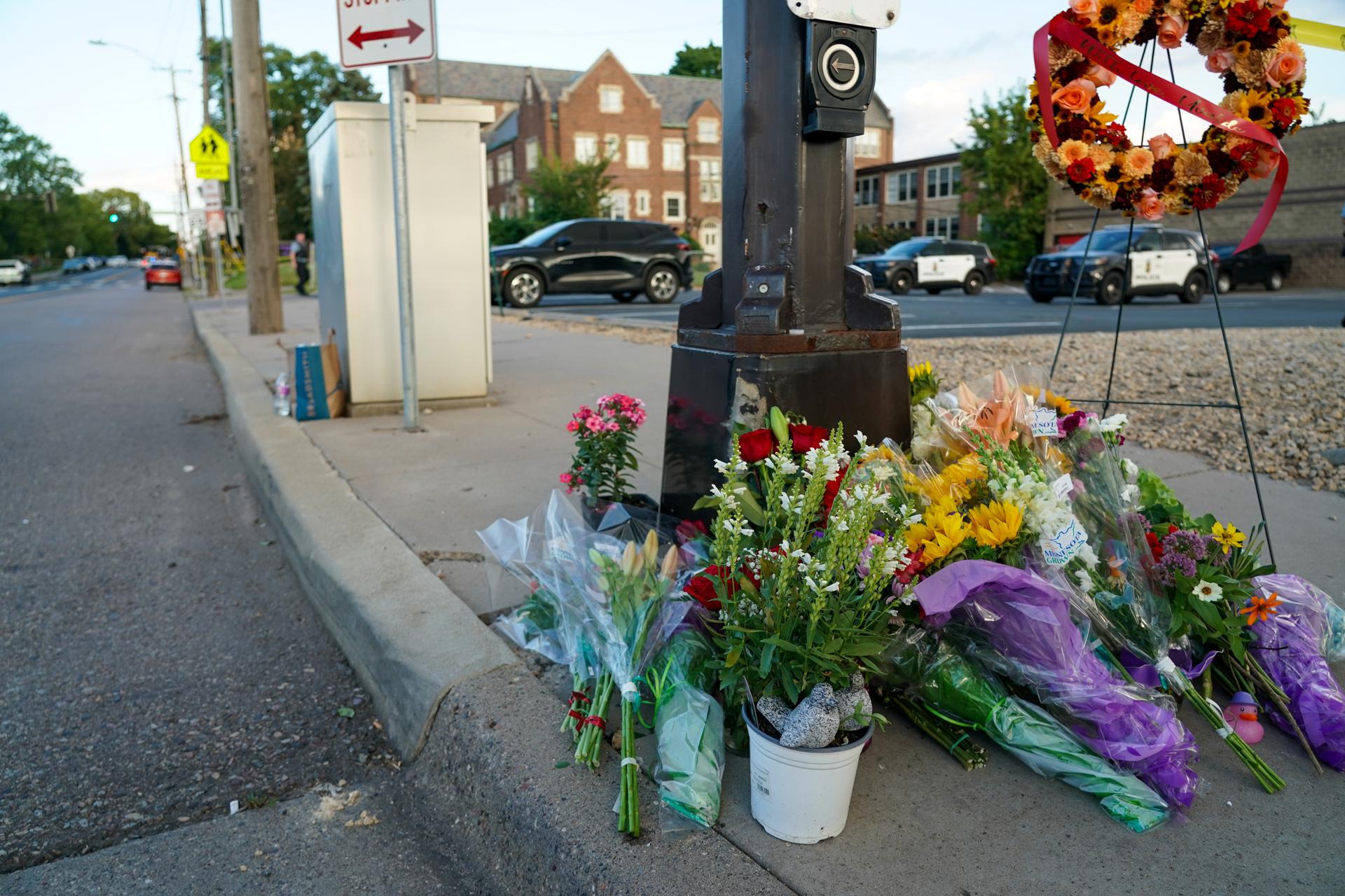 EE.UU. investiga el tiroteo en escuela de Minneapolis como “crimen de odio” y “terrorismo” EE.UU. investiga el tiroteo en escuela de Minneapolis como “crimen de odio” y “terrorismo”