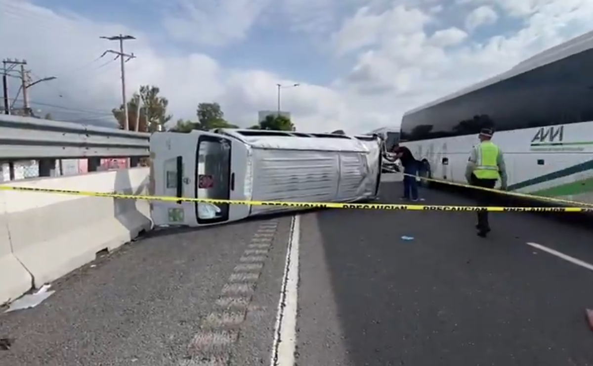 Pasajera de transporte público muere en volcadura sobre la México-Pachuca Pasajera de transporte público muere en volcadura sobre la México-Pachuca