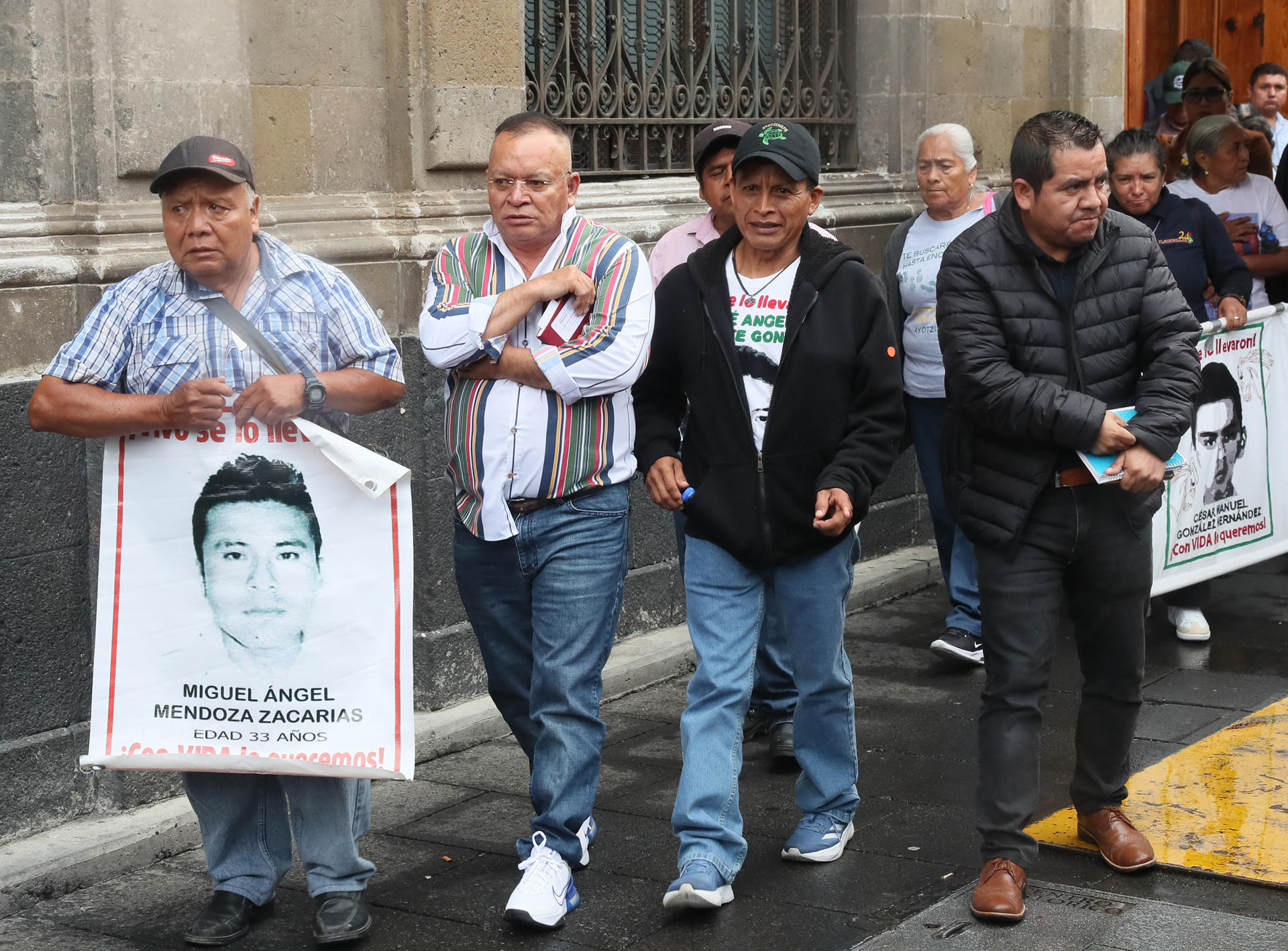 Familiares de Ayotzinapa acusan falta de “avances sustanciales” en el caso tras reunión con Sheinbaum Familiares de Ayotzinapa acusan falta de “avances sustanciales” en el caso tras reunión con Sheinbaum