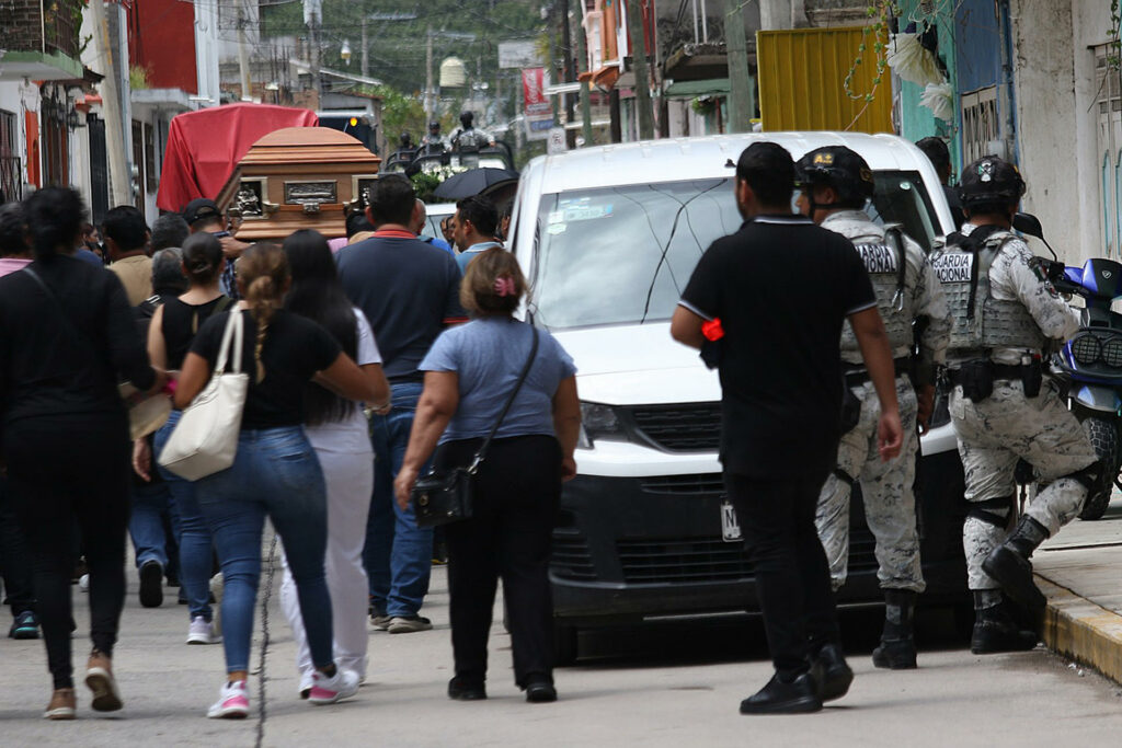 Agentes custodian el funeral de Hossein Nabor, asesinado en Guerrero - 27bc9508b12f7daac66df2badb867b29af1b54abw-1024x683