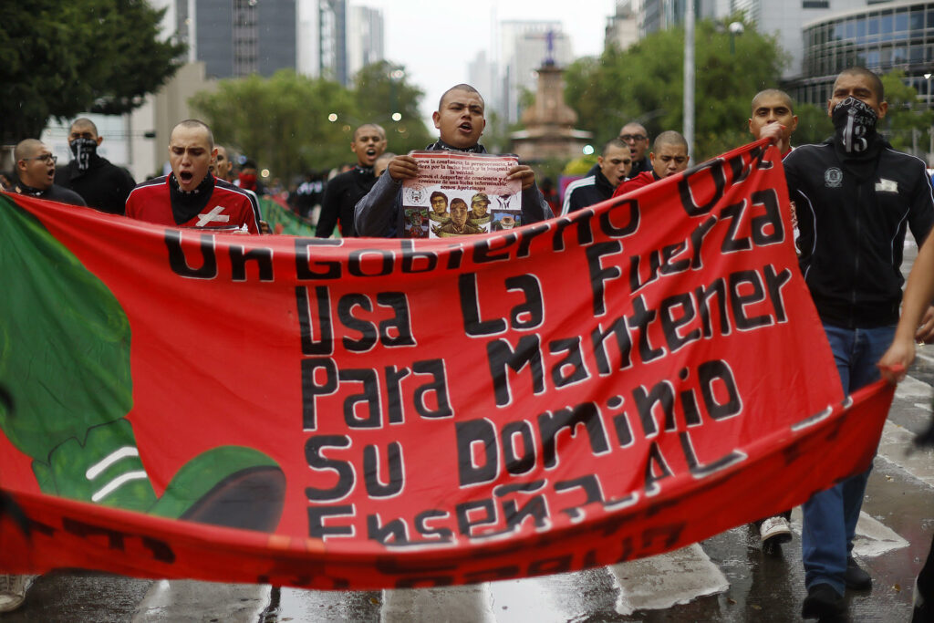 Marchan en CDMX por los 11 años del caso Ayotzinapa - 3186d95fda9352f969111be9860bd7d9c798751bw-1024x683