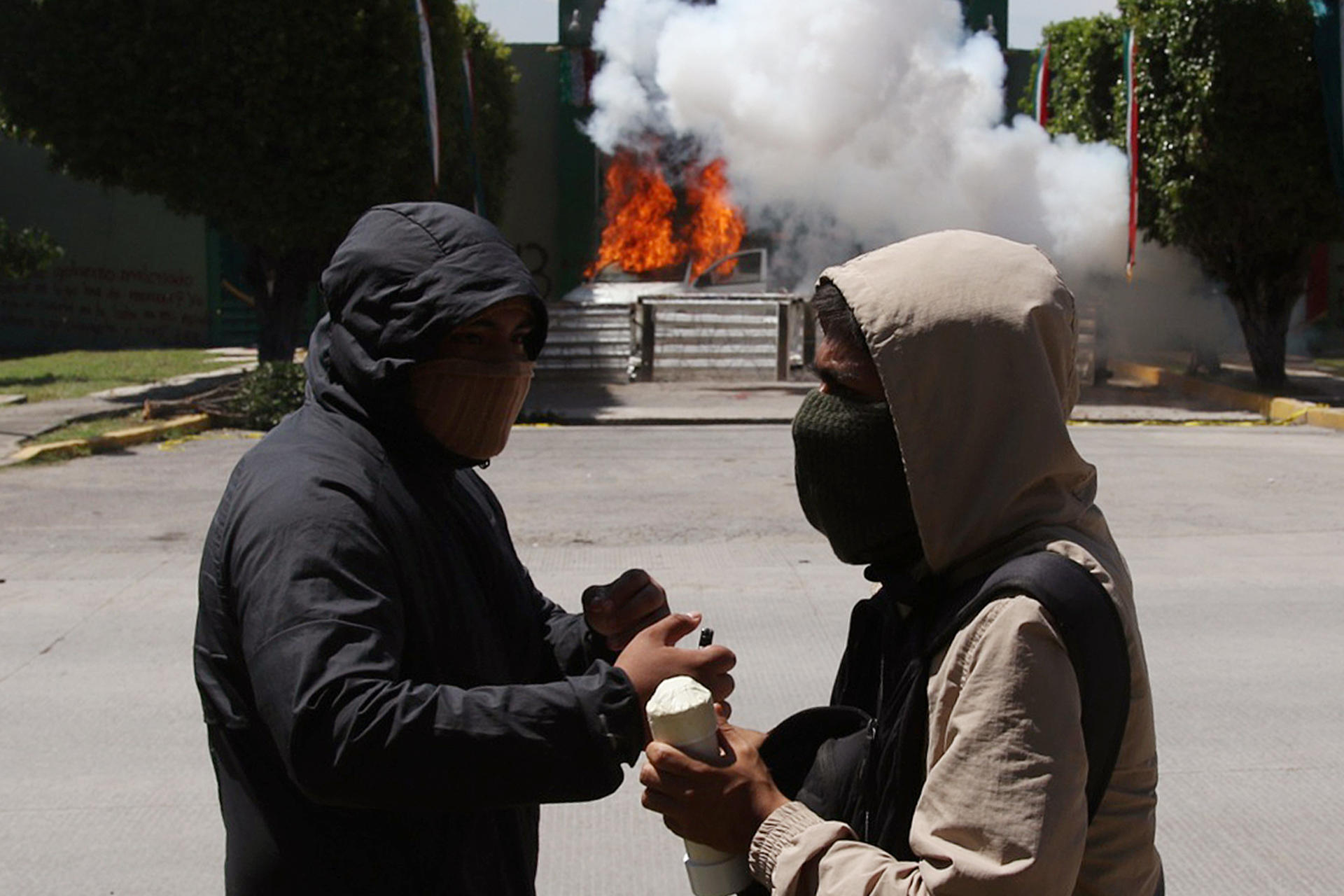 Activistas vuelven a protestar por caso Ayotzinapa en Guerrero