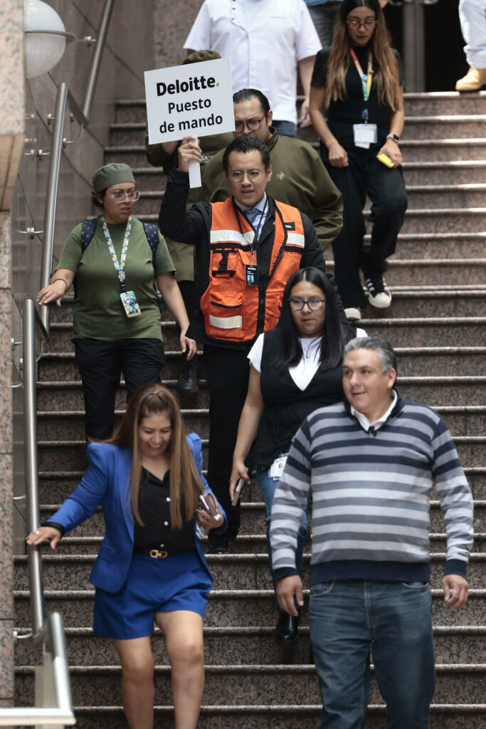 México realiza simulacro 40 años después de trágico terremoto con alertas en los celulares - 5cbc6f8506372599348b12a87ba1378a080f9941w-683x1024