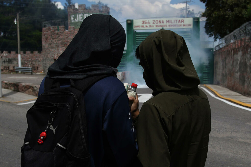 Atacan instalaciones militares en Chilpancingo por caso Ayotzinapa - 69a72a5dcb263614c719cfda7ae92f59c0e07902w-1024x683