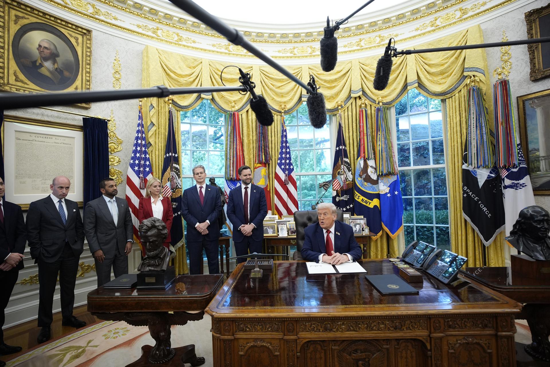 Trump impondrá aranceles del 100% a los medicamentos importados Trump impondrá aranceles del 100% a los medicamentos importados