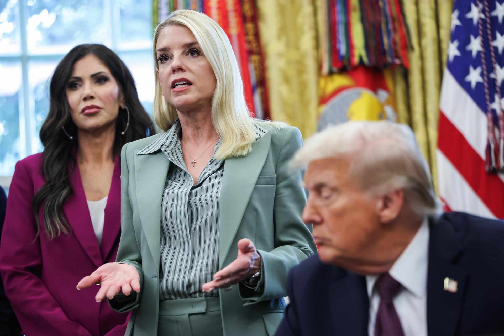 Fiscalía de Trump demanda a 6 estados demócratas por no entregar los padrones electorales Fiscalía de Trump demanda a 6 estados demócratas por no entregar los padrones electorales