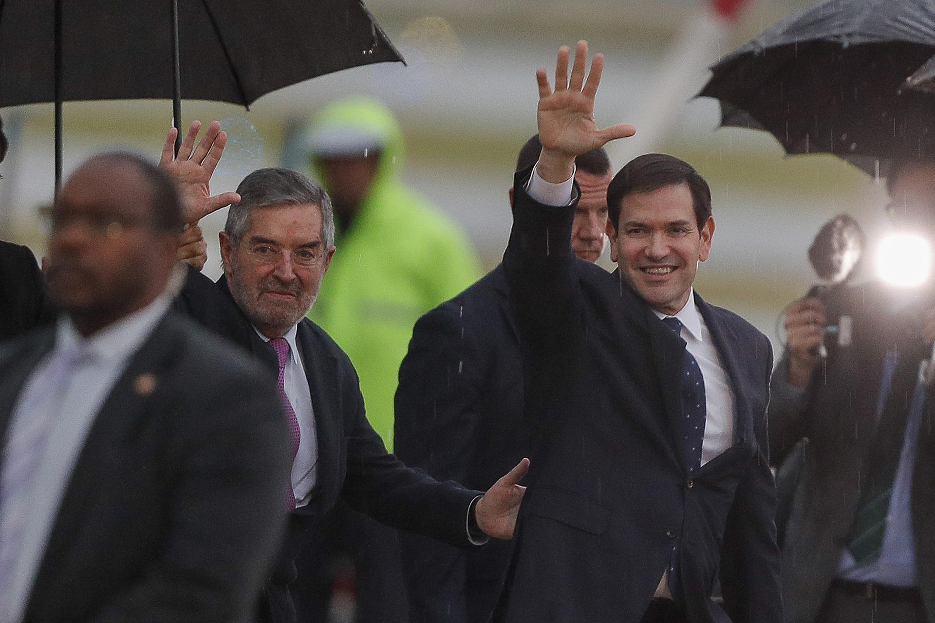Marco Rubio llega a México; es recibido por el canciller Juan Ramón de la Fuente