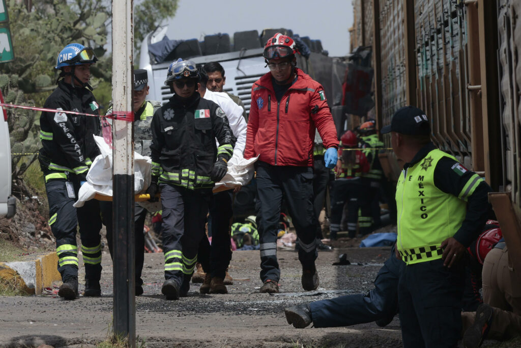 Suben a diez los muertos por el impacto de un tren con autobús en el Estado de México - aca57163657913dc7229114960ff022d1da4ae9fw-1024x683