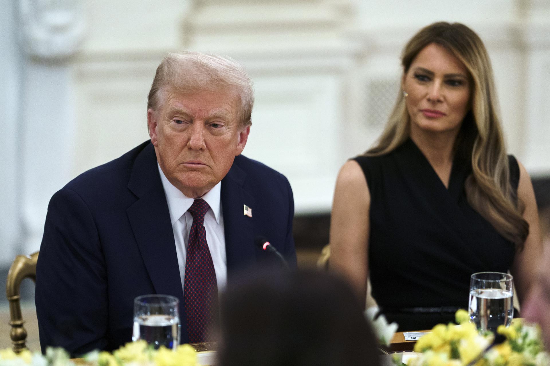 Trump advierte a Venezuela que derribará sus cazas si ponen a militares de EE.UU. en peligro