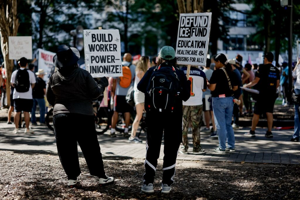 Denuncian que Trump favorece a millonarios con redadas - ce19bf7fdbc762c420ffe8f6475acb126f571ffdw-1024x683