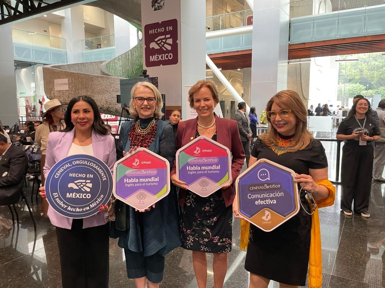 Ceneval y Platzi lanzan en México tres microcredenciales en inglés