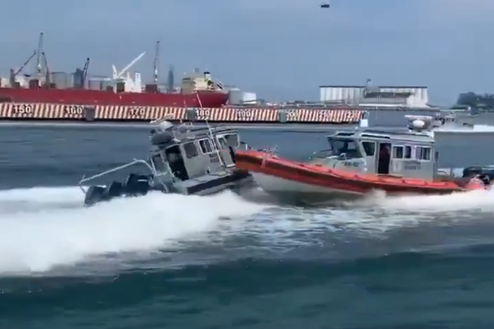Video: Dos embarcaciones de la Marina chocan en Malecón de Veracruz Video: Dos embarcaciones de la Marina chocan en Malecón de Veracruz