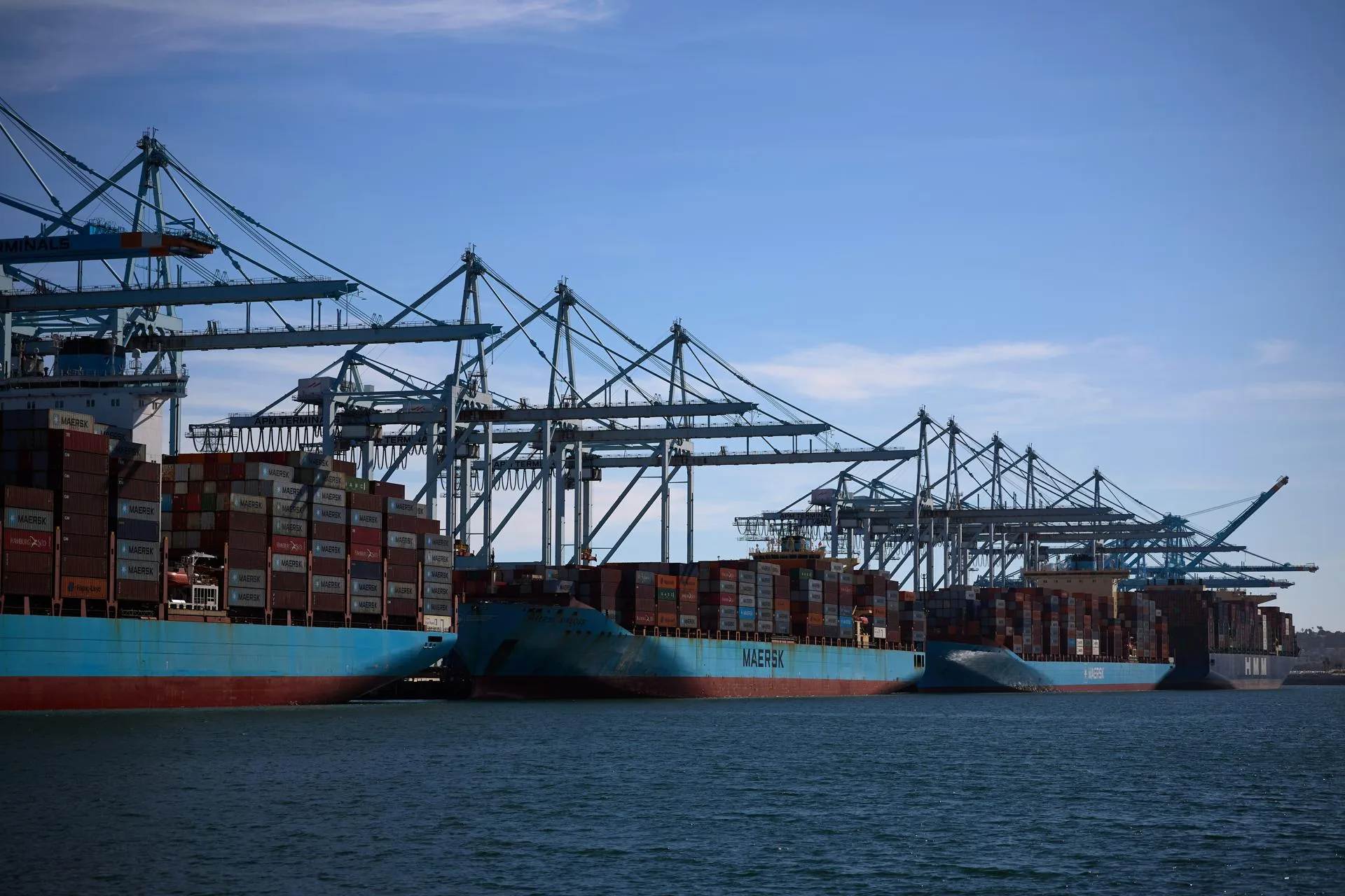 PIB de Estados Unidos creció un 0.9 % en segundo trimestre, una décima más que el último estimado